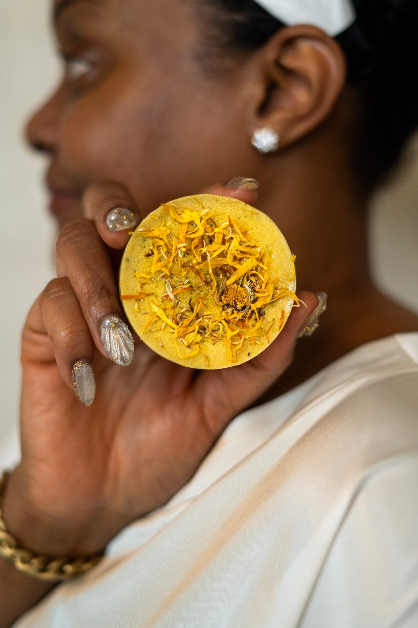 My Store Holy Forever Shampoo Bar for severely damaged hair, natural soap bar suitable for all hair types with nourishing ingredients.